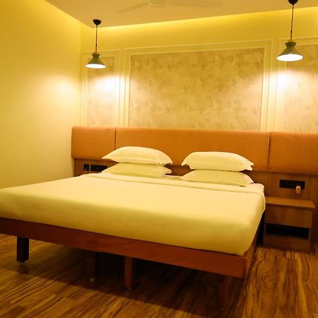 Hotel Surguru Pondicherry Exterior photo