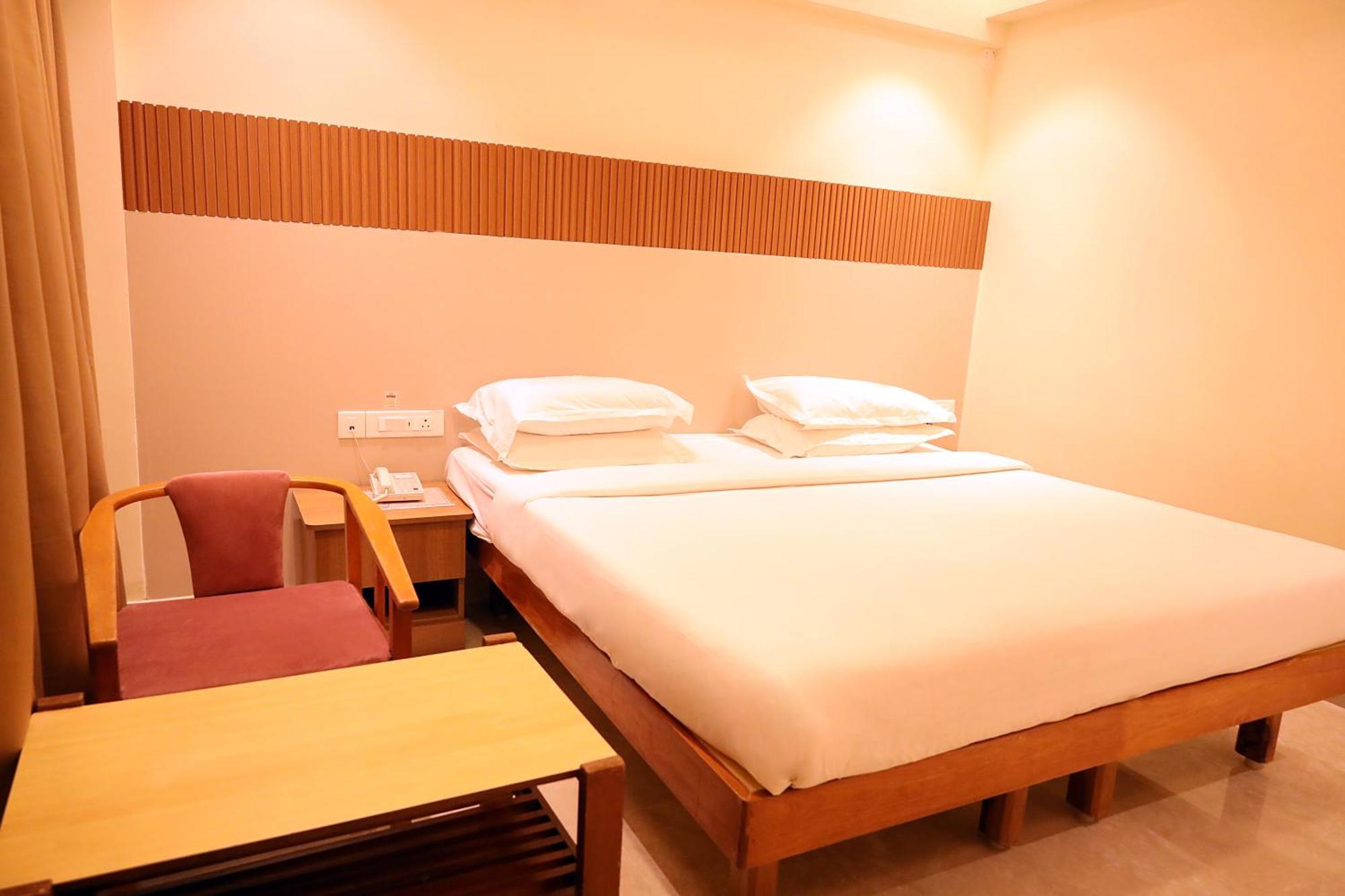 Hotel Surguru Pondicherry Exterior photo