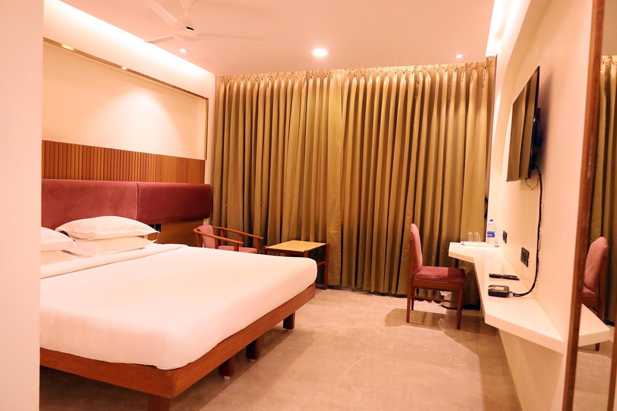 Hotel Surguru Pondicherry Exterior photo