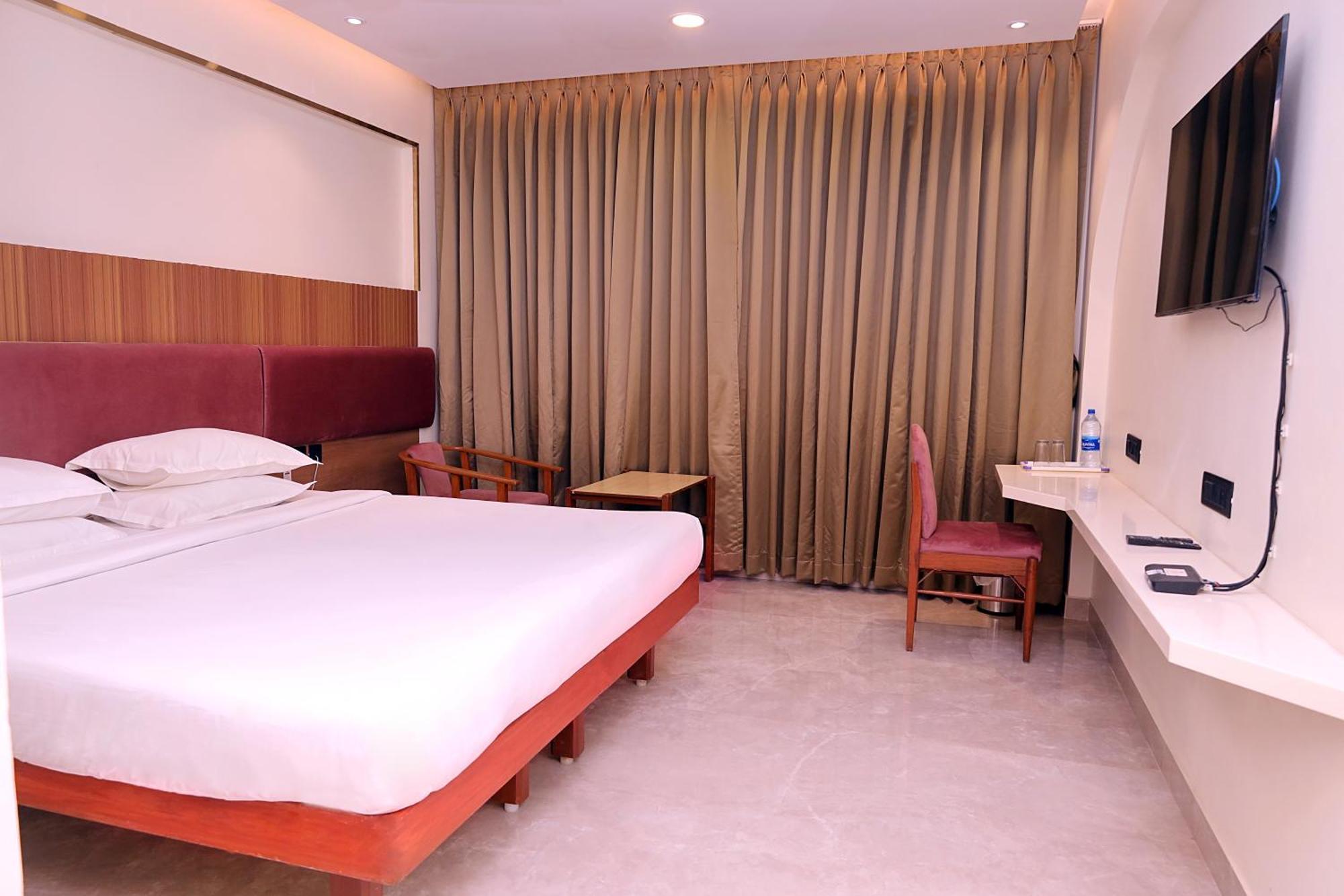 Hotel Surguru Pondicherry Exterior photo
