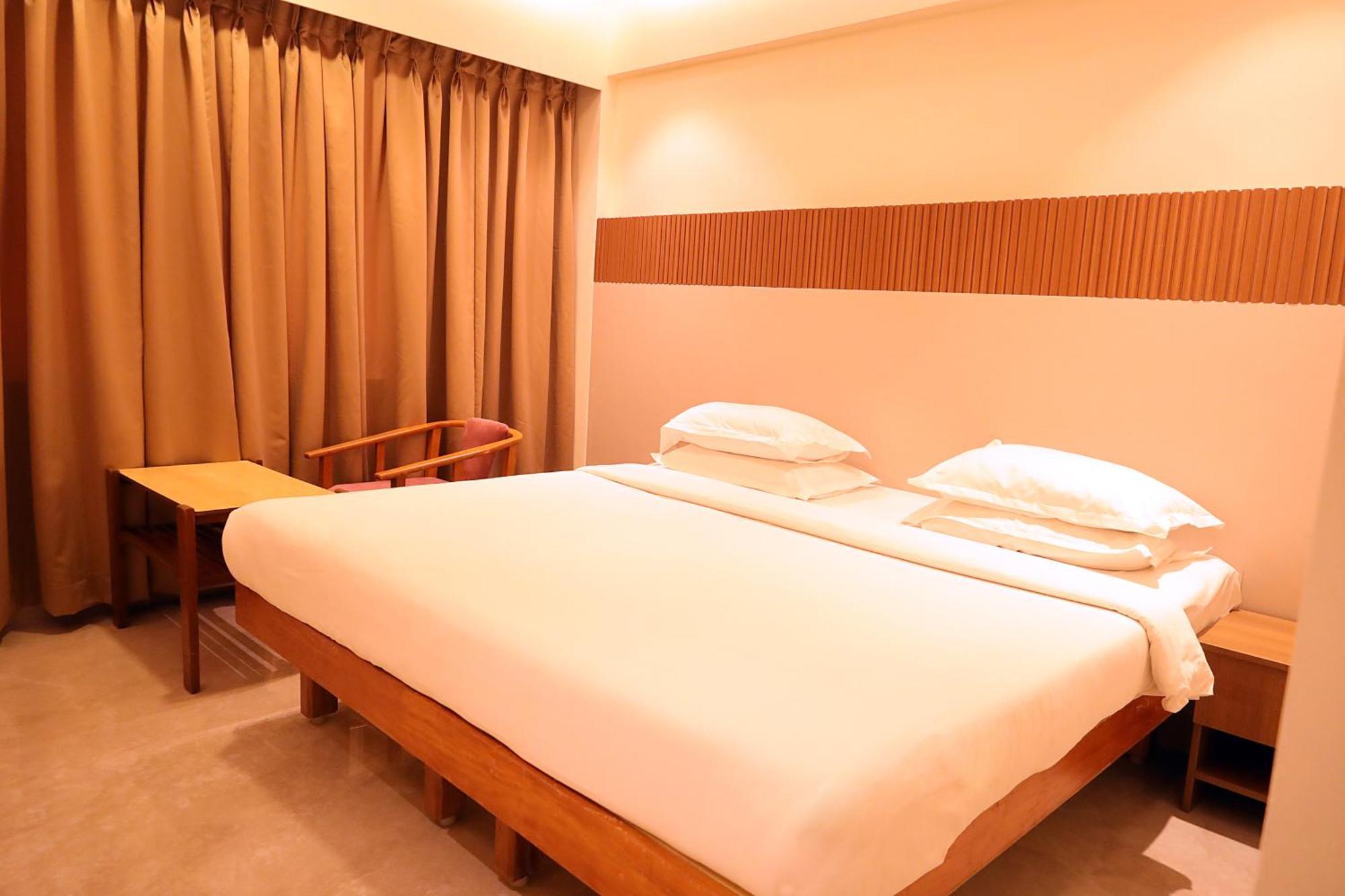 Hotel Surguru Pondicherry Exterior photo