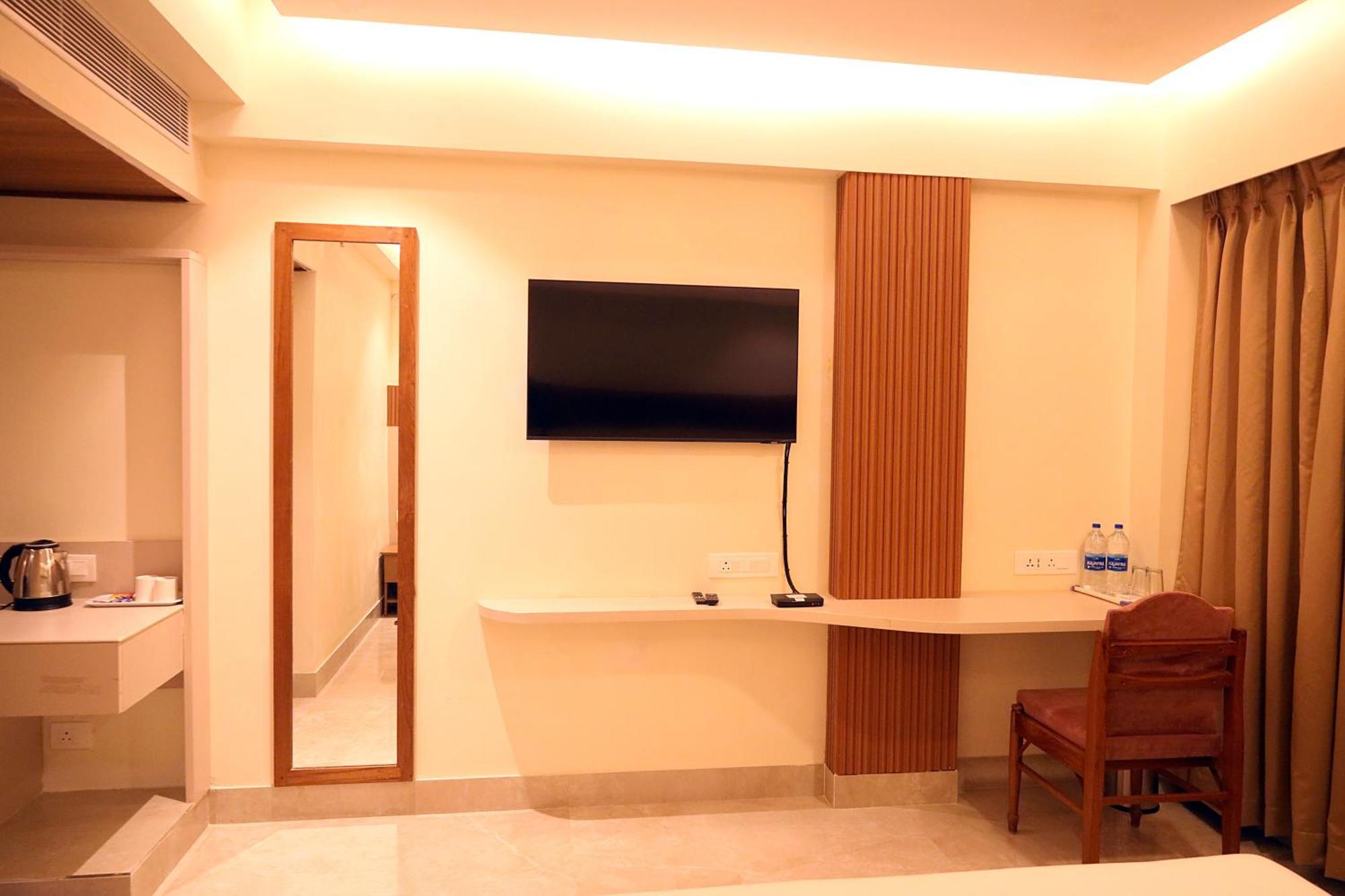 Hotel Surguru Pondicherry Exterior photo