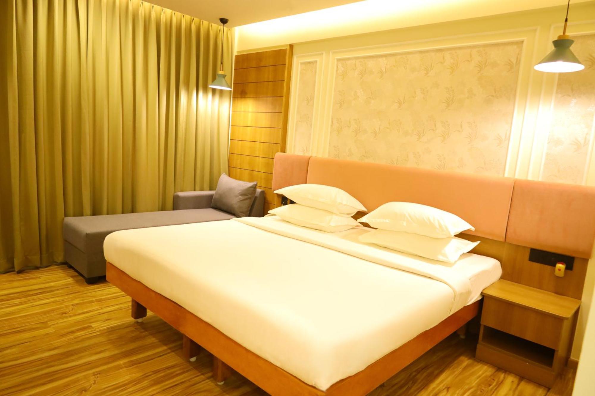 Hotel Surguru Pondicherry Exterior photo