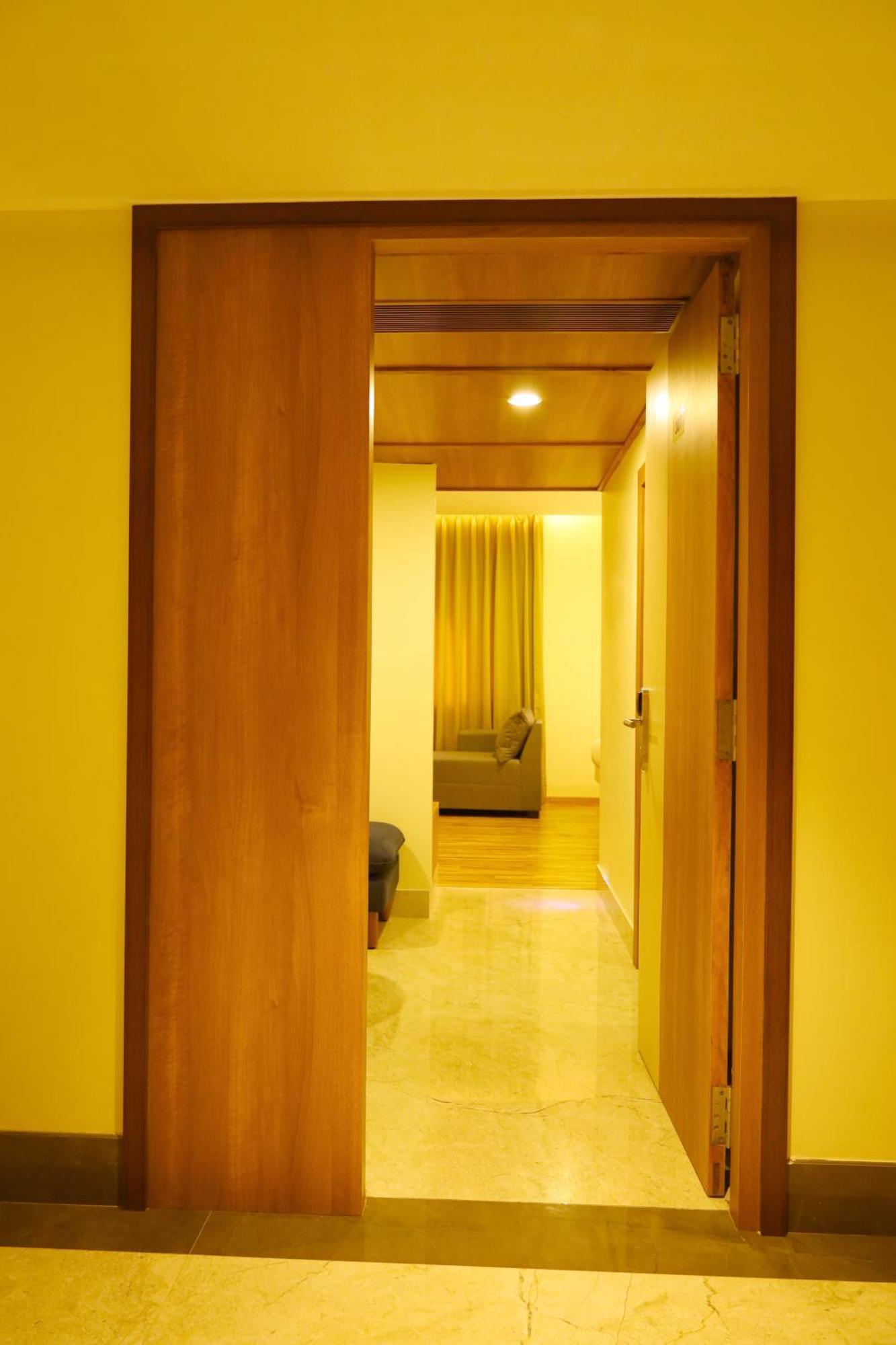 Hotel Surguru Pondicherry Exterior photo