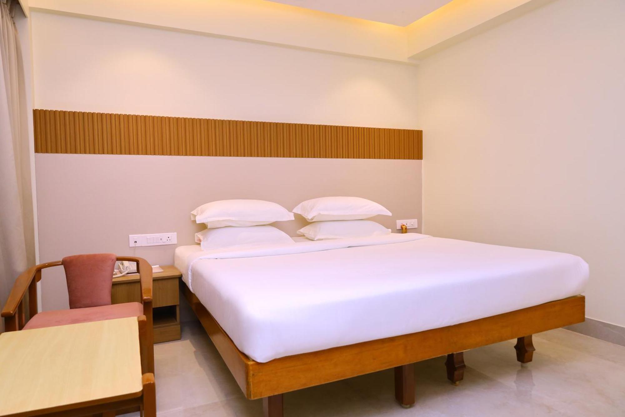 Hotel Surguru Pondicherry Exterior photo