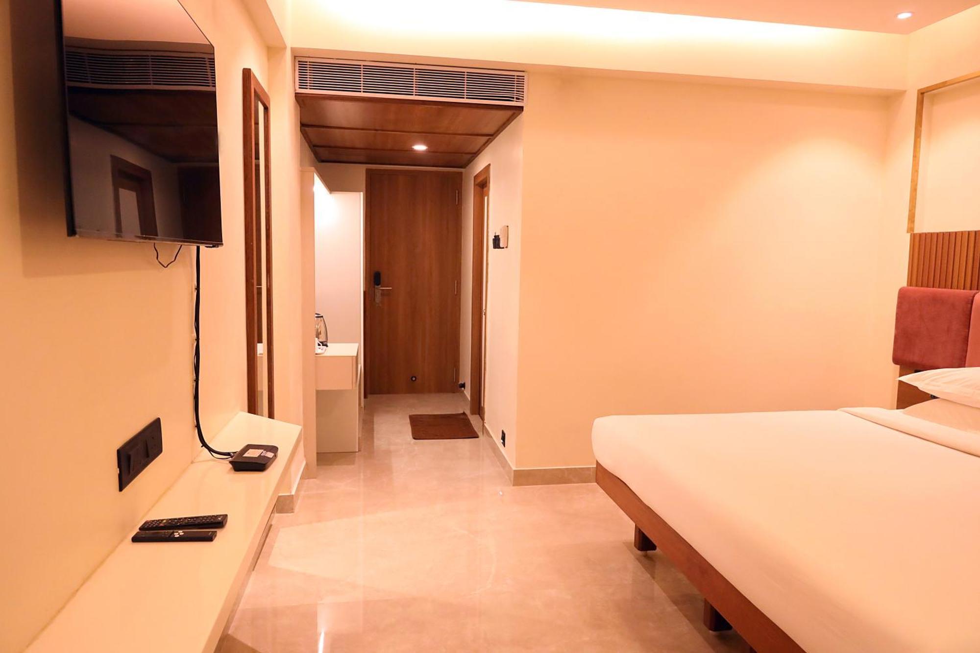Hotel Surguru Pondicherry Exterior photo