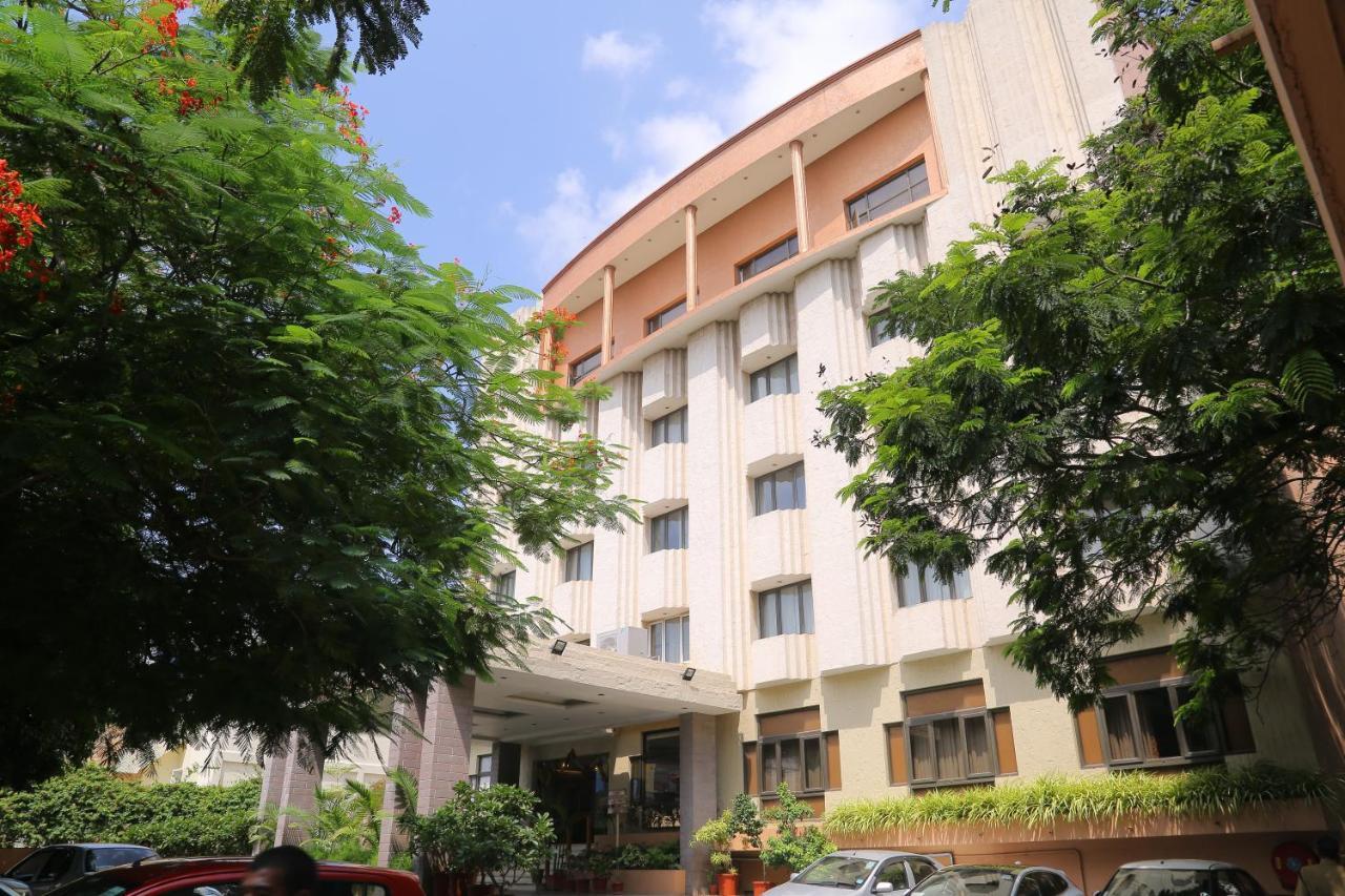 Hotel Surguru Pondicherry Exterior photo