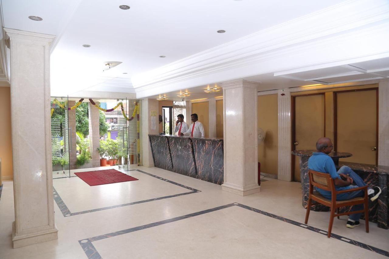 Hotel Surguru Pondicherry Exterior photo