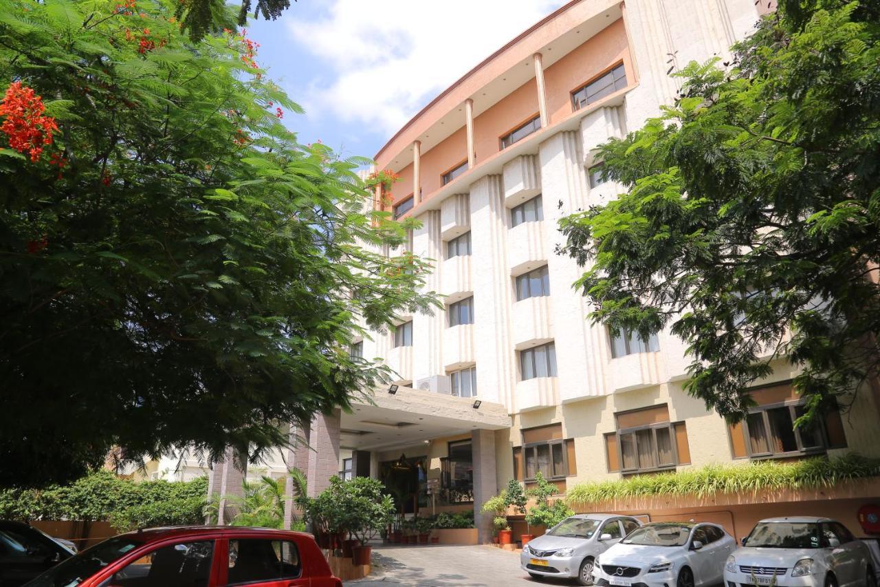 Hotel Surguru Pondicherry Exterior photo